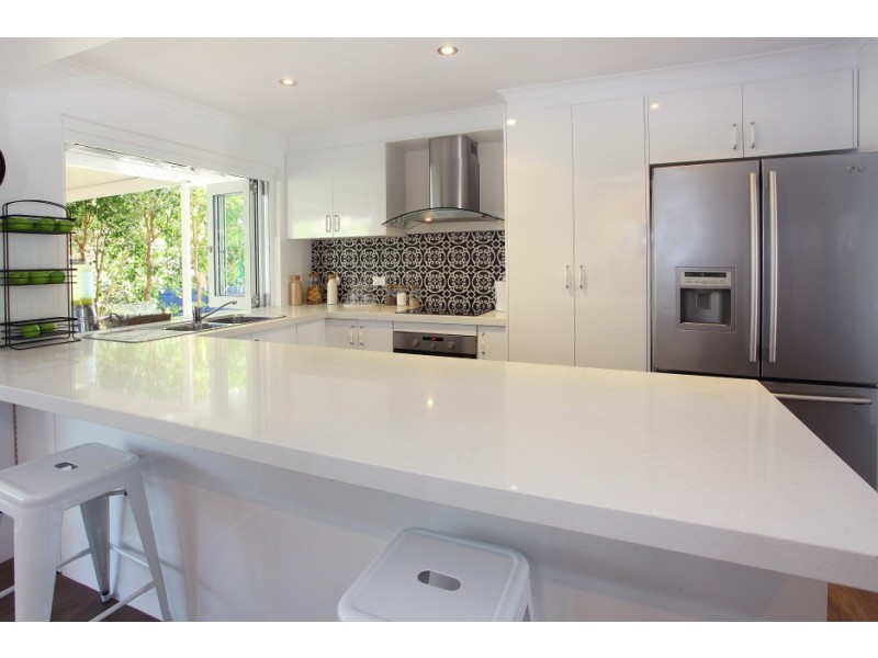 9 Grevillia Ave, Southport QLD 4215