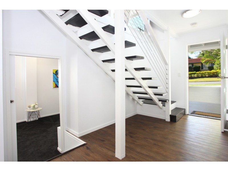 9 Grevillia Ave, Southport QLD 4215