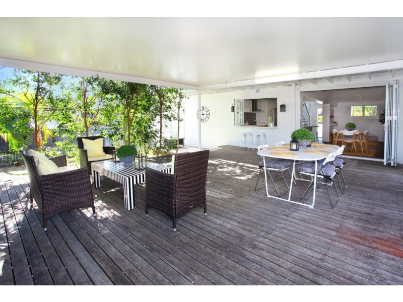 9 Grevillia Ave, Southport QLD 4215