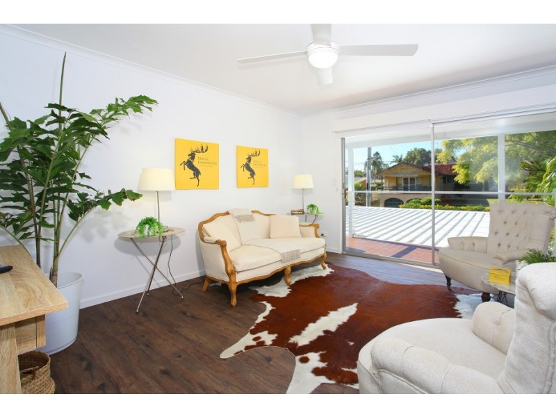 9 Grevillia Ave, Southport QLD 4215