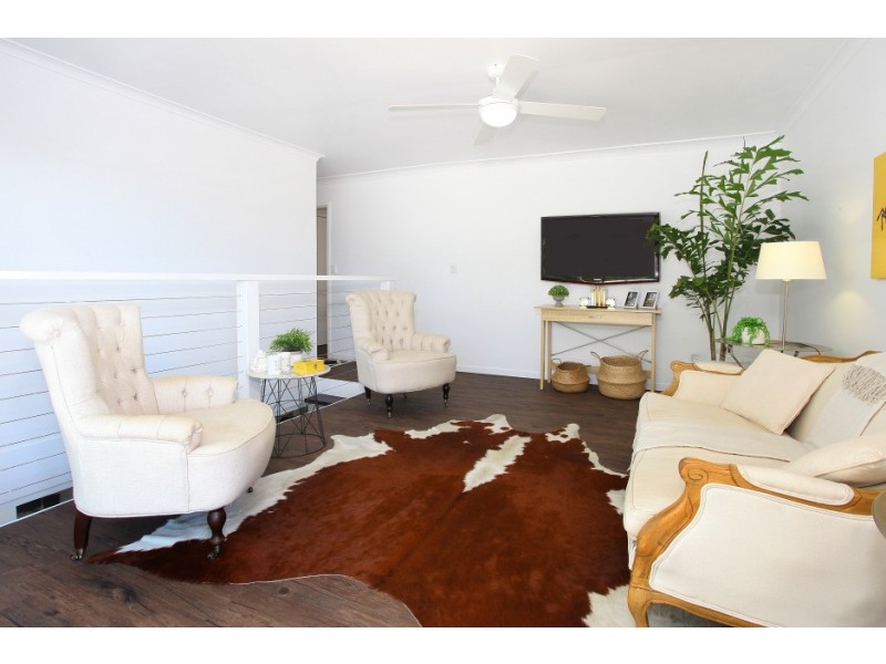 9 Grevillia Ave, Southport QLD 4215