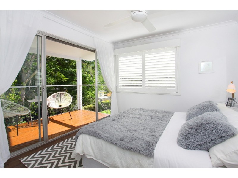 9 Grevillia Ave, Southport QLD 4215