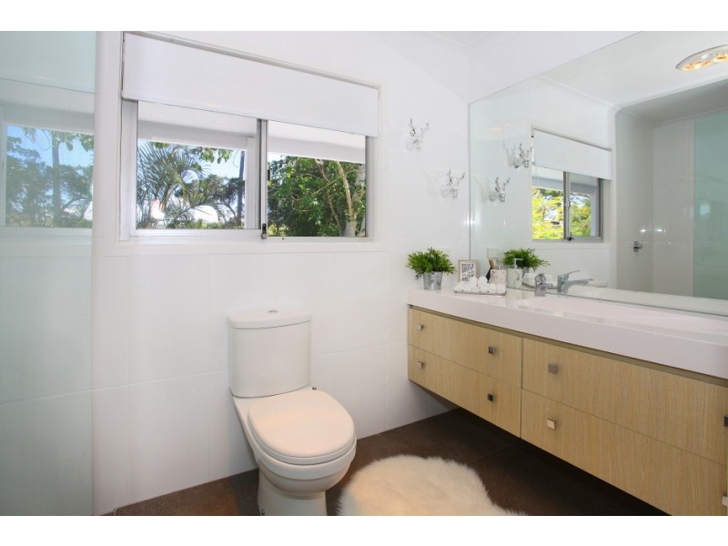 9 Grevillia Ave, Southport QLD 4215