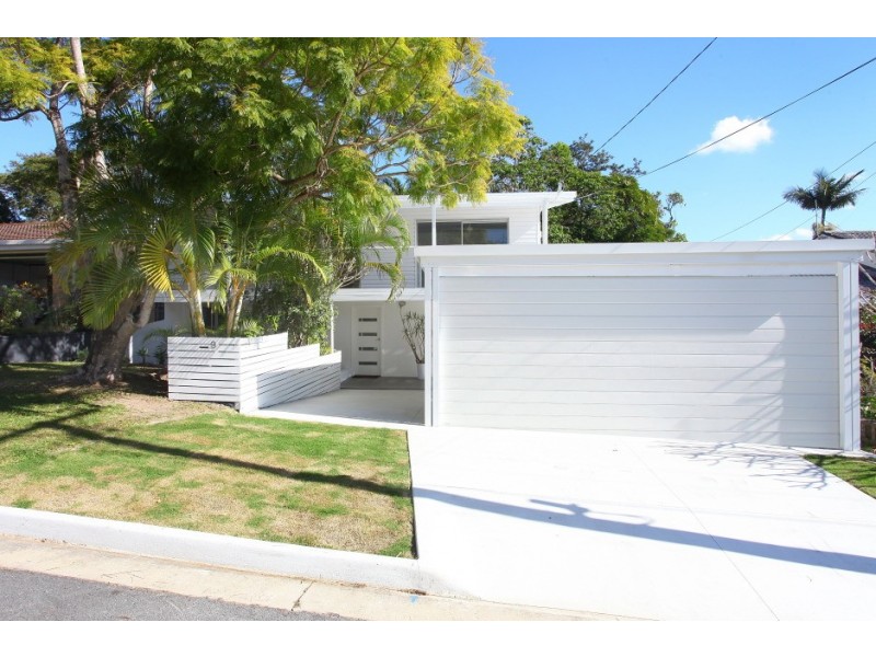 9 Grevillia Ave, Southport QLD 4215