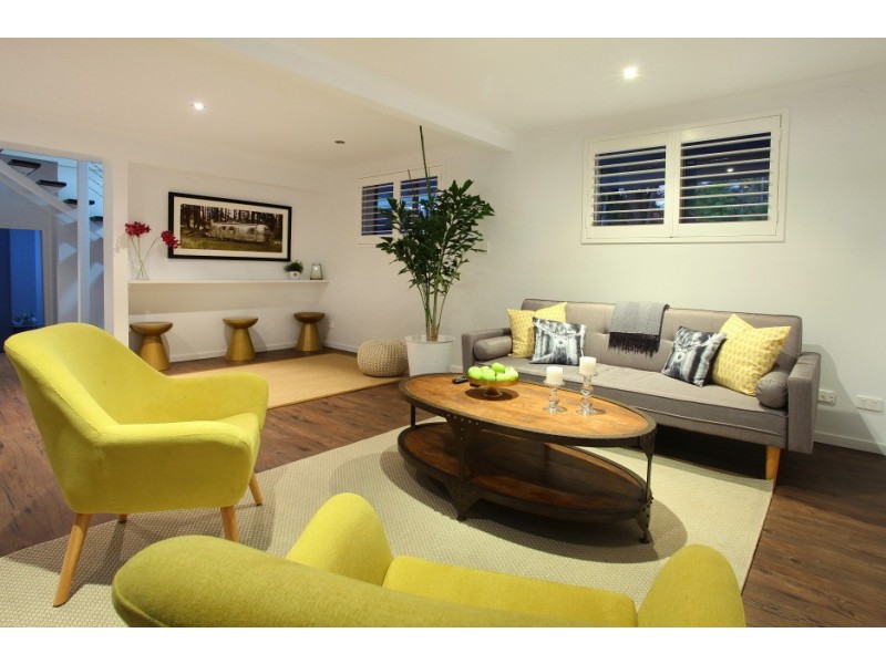 9 Grevillia Ave, Southport QLD 4215