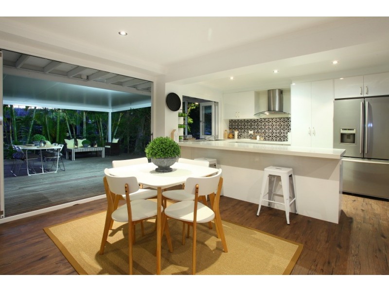 9 Grevillia Ave, Southport QLD 4215