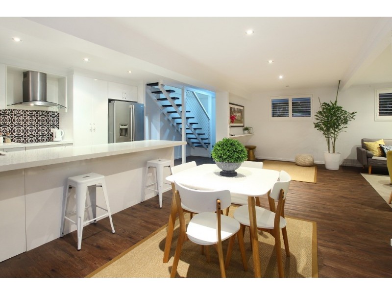 9 Grevillia Ave, Southport QLD 4215