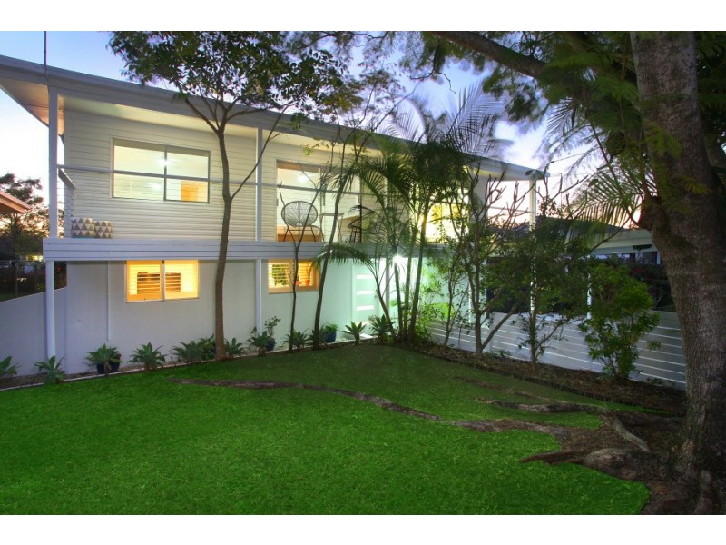 9 Grevillia Ave, Southport QLD 4215