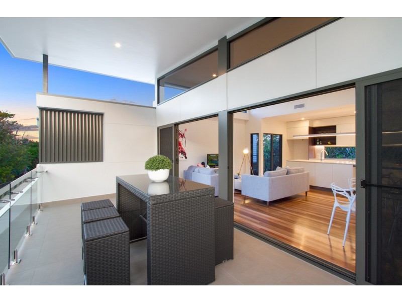 6 Petersen Avenue, Southport QLD 4215