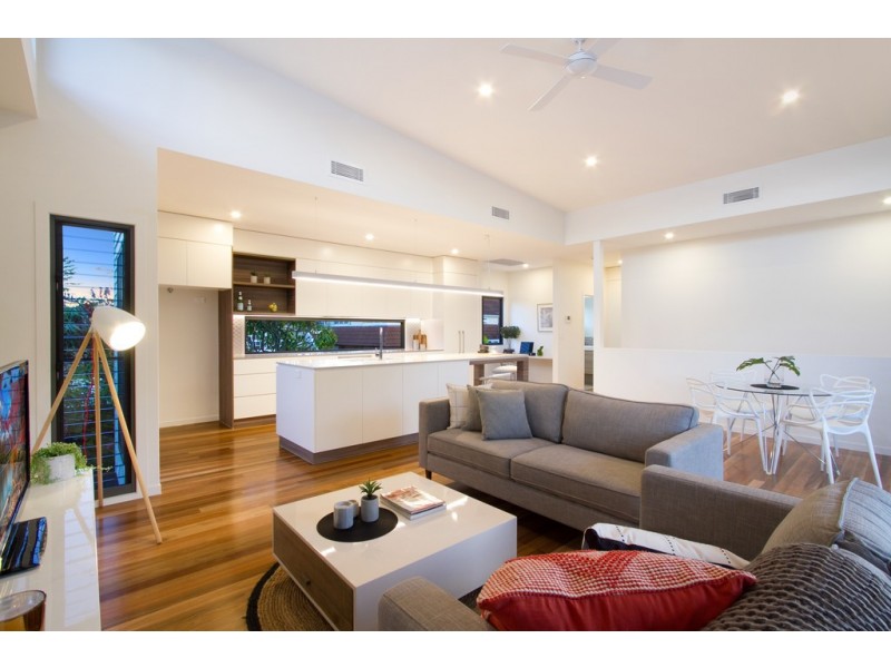 6 Petersen Avenue, Southport QLD 4215