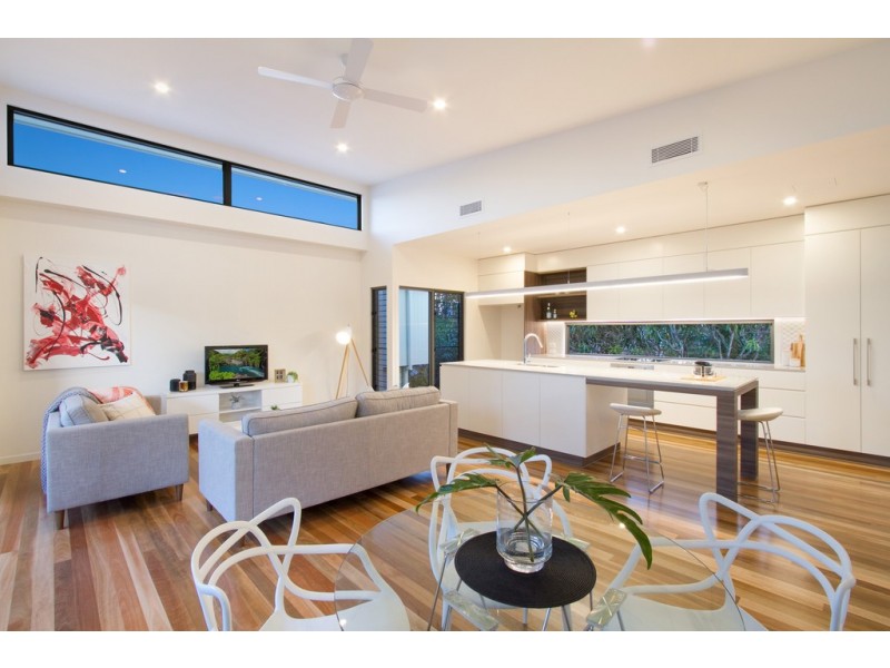 6 Petersen Avenue, Southport QLD 4215