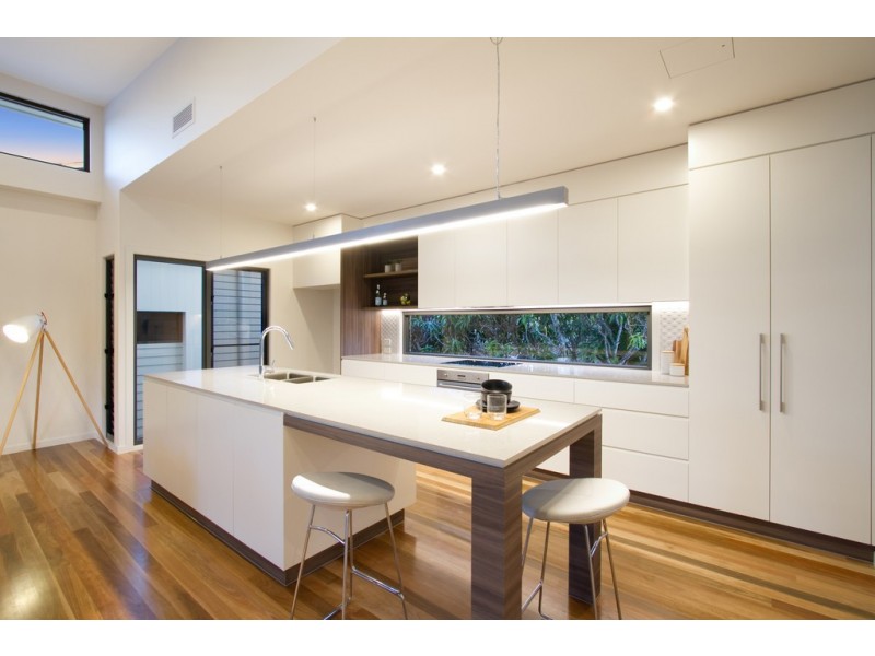 6 Petersen Avenue, Southport QLD 4215