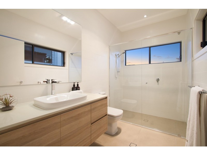 6 Petersen Avenue, Southport QLD 4215