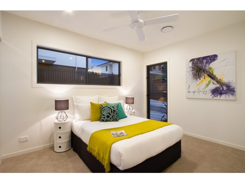 6 Petersen Avenue, Southport QLD 4215