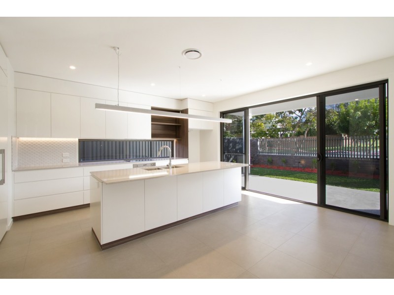 6 Petersen Avenue, Southport QLD 4215