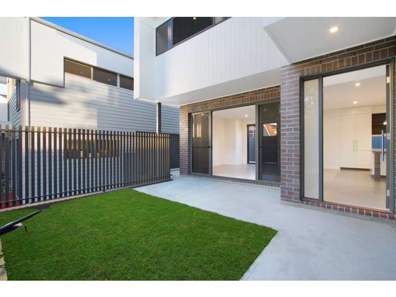 6 Petersen Avenue, Southport QLD 4215