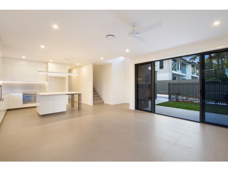 6 Petersen Avenue, Southport QLD 4215