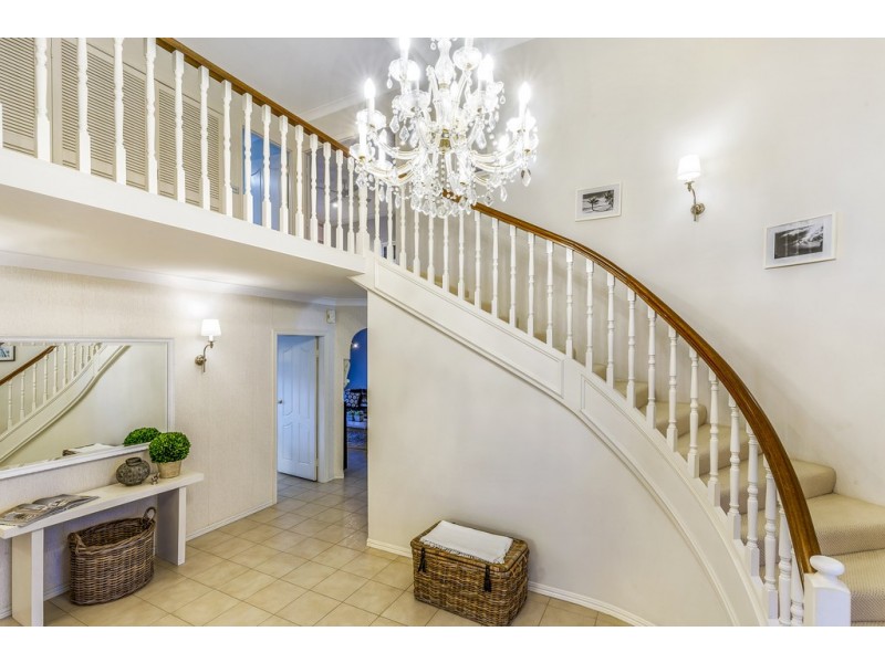 20 Donegal Crescent, Sorrento QLD 4217