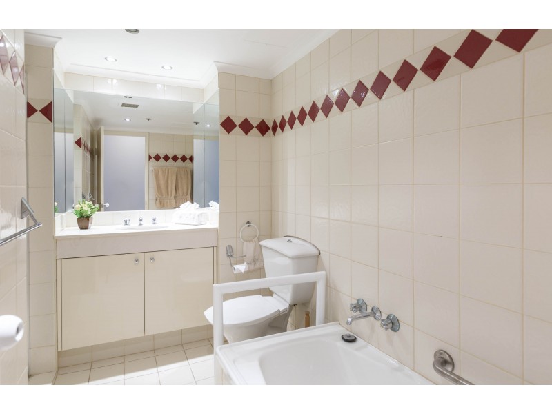 49-2 “Atlantis West” Admiralty Drive, Paradise Waters QLD 4217