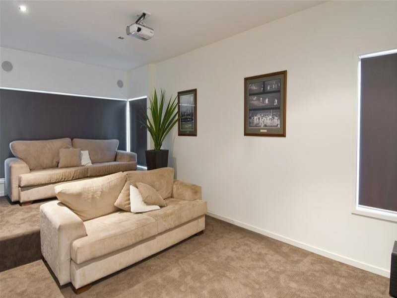 97 Campbell Street, Sorrento QLD 4217