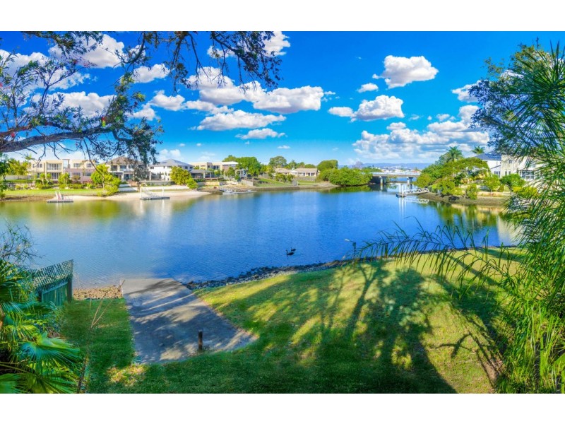 4 De Haviland Avenue,, Benowa QLD 4217