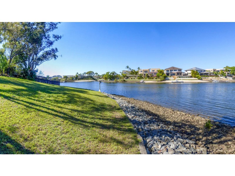 4 De Haviland Avenue,, Benowa QLD 4217