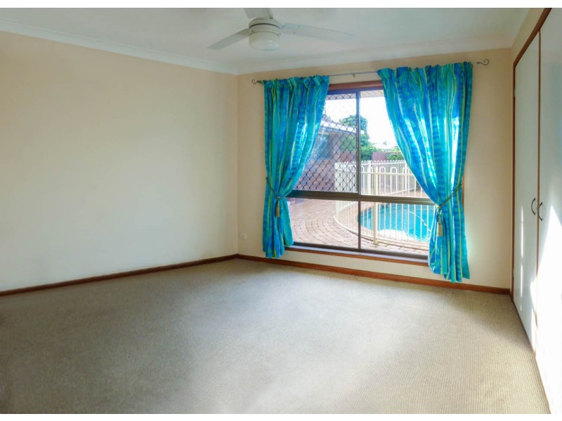 4 De Haviland Avenue,, Benowa QLD 4217