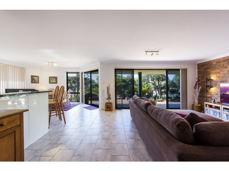 1 Grevillia Parade, Minnie Water NSW 2462