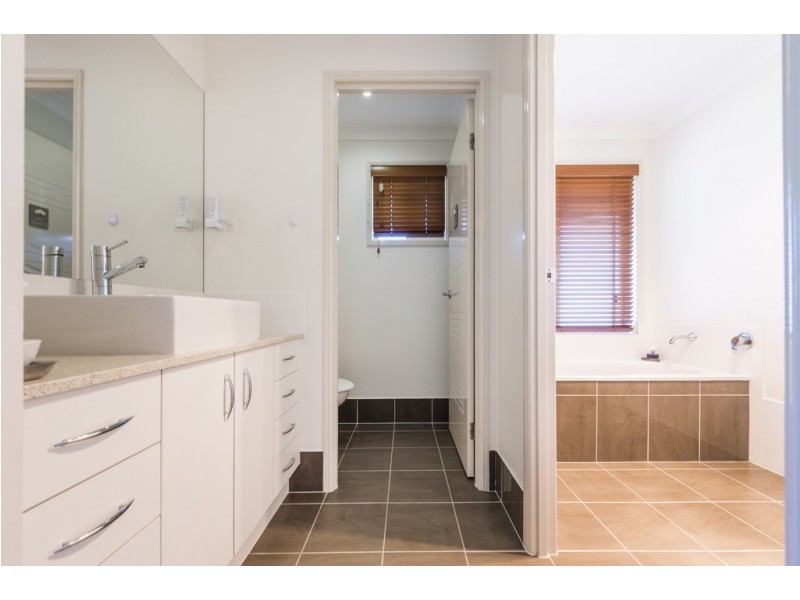 16 Nairn Terrace, Junction Hill NSW 2460