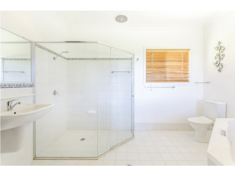 . Lake Edgecombe Close, Junction Hill NSW 2460