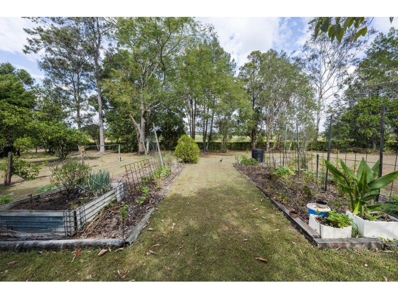 8 Greenfields Drive, Junction Hill NSW 2460