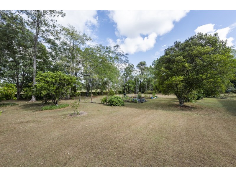 8 Greenfields Drive, Junction Hill NSW 2460