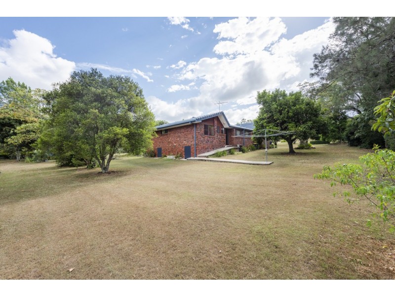8 Greenfields Drive, Junction Hill NSW 2460