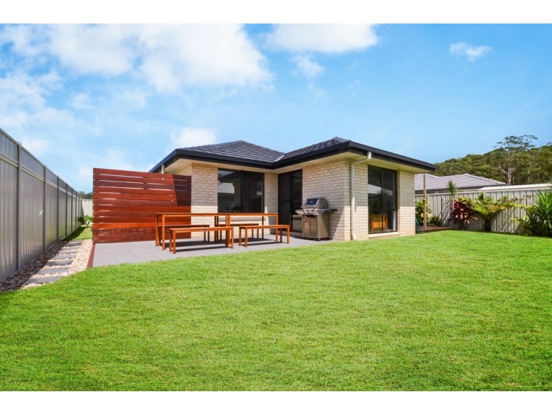 8 APRIL STREET, Sandy Beach NSW 2456