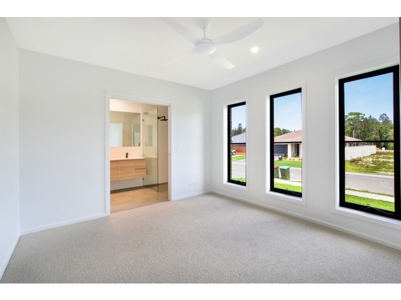 8 Serenity Bay Road, Emerald Beach NSW 2456