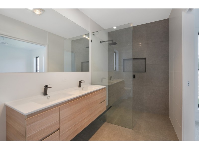 8 Serenity Bay Road, Emerald Beach NSW 2456