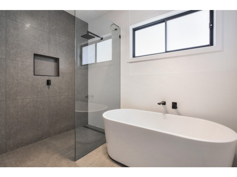 8 Serenity Bay Road, Emerald Beach NSW 2456