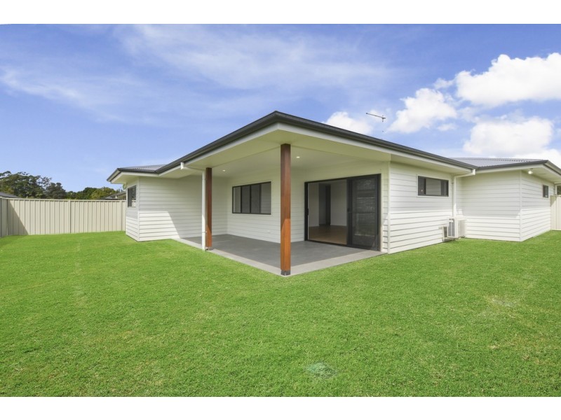 8 Serenity Bay Road, Emerald Beach NSW 2456
