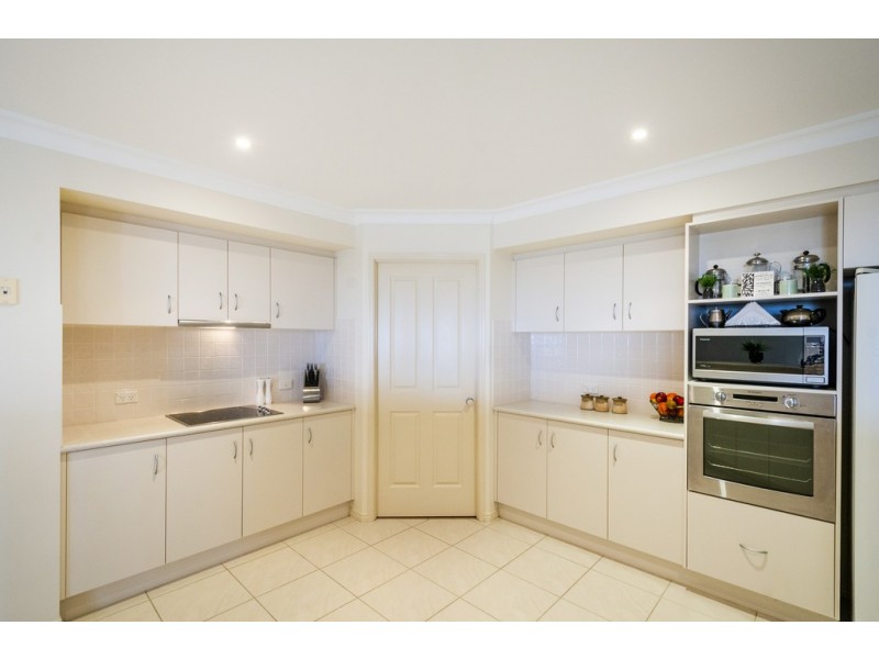 5 Lake Edgecombe Close, Junction Hill NSW 2460
