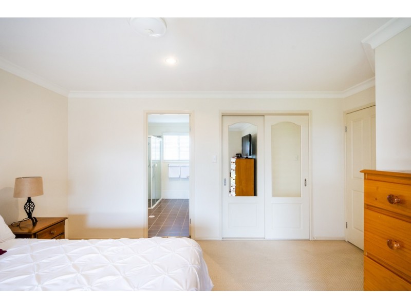 5 Lake Edgecombe Close, Junction Hill NSW 2460