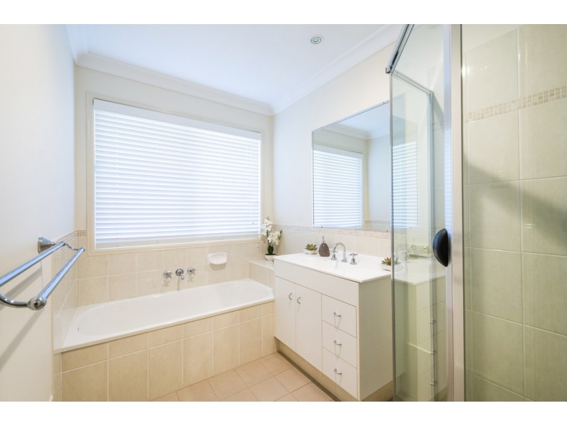 5 Lake Edgecombe Close, Junction Hill NSW 2460