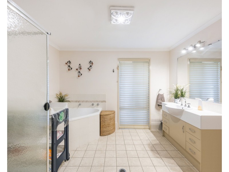 8 Redhead Close, Great Marlow NSW 2460