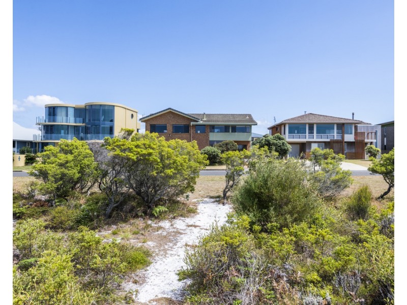 9 Grevillia Parade, Minnie Water NSW 2462
