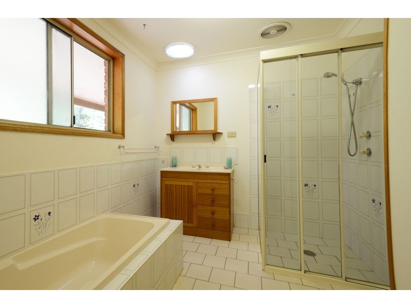 4 Middle Creek Rd, Grafton NSW 2460
