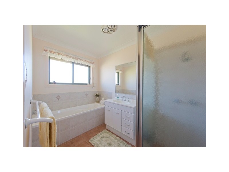 12 Lake Edgecombe Close, Junction Hill NSW 2460