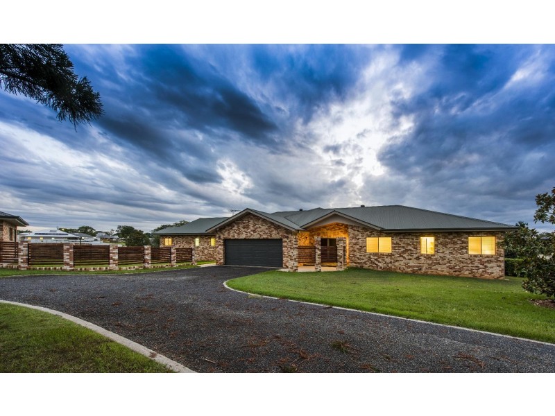 13 Lake Edgecombe Close, Junction Hill NSW 2460
