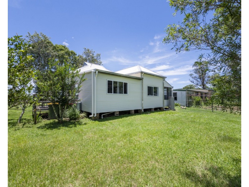 359 South Arm School Road, Woodford Island NSW 2463