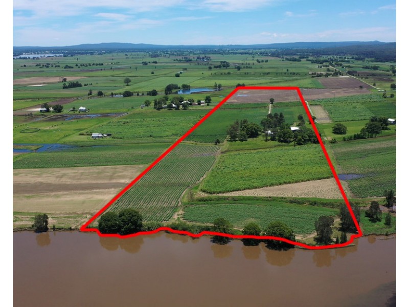 359 South Arm School Road, Woodford Island NSW 2463