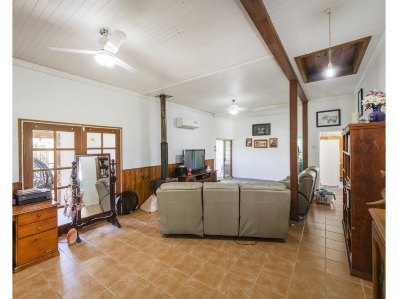 359 South Arm School Road, Woodford Island NSW 2463