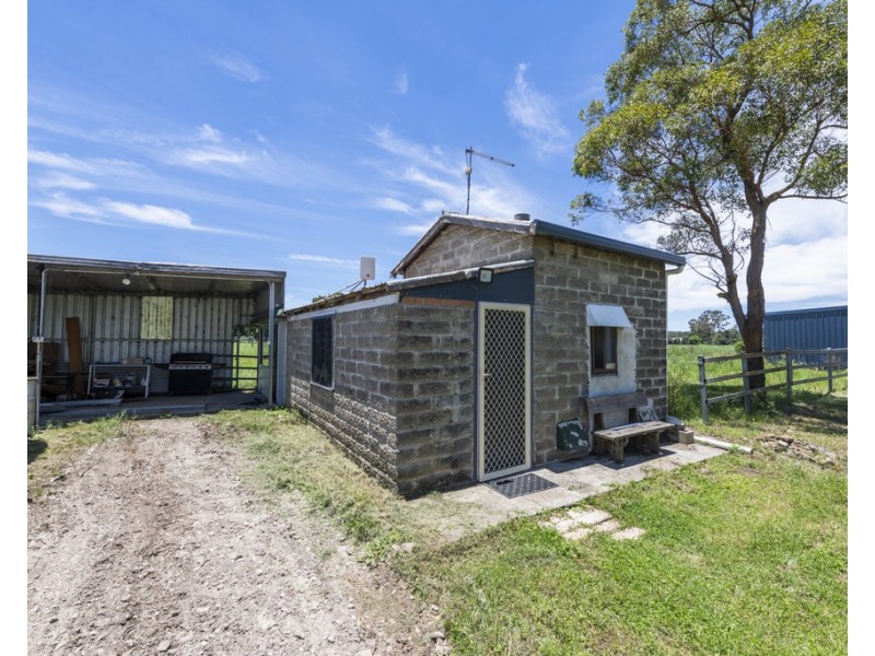 359 South Arm School Road, Woodford Island NSW 2463